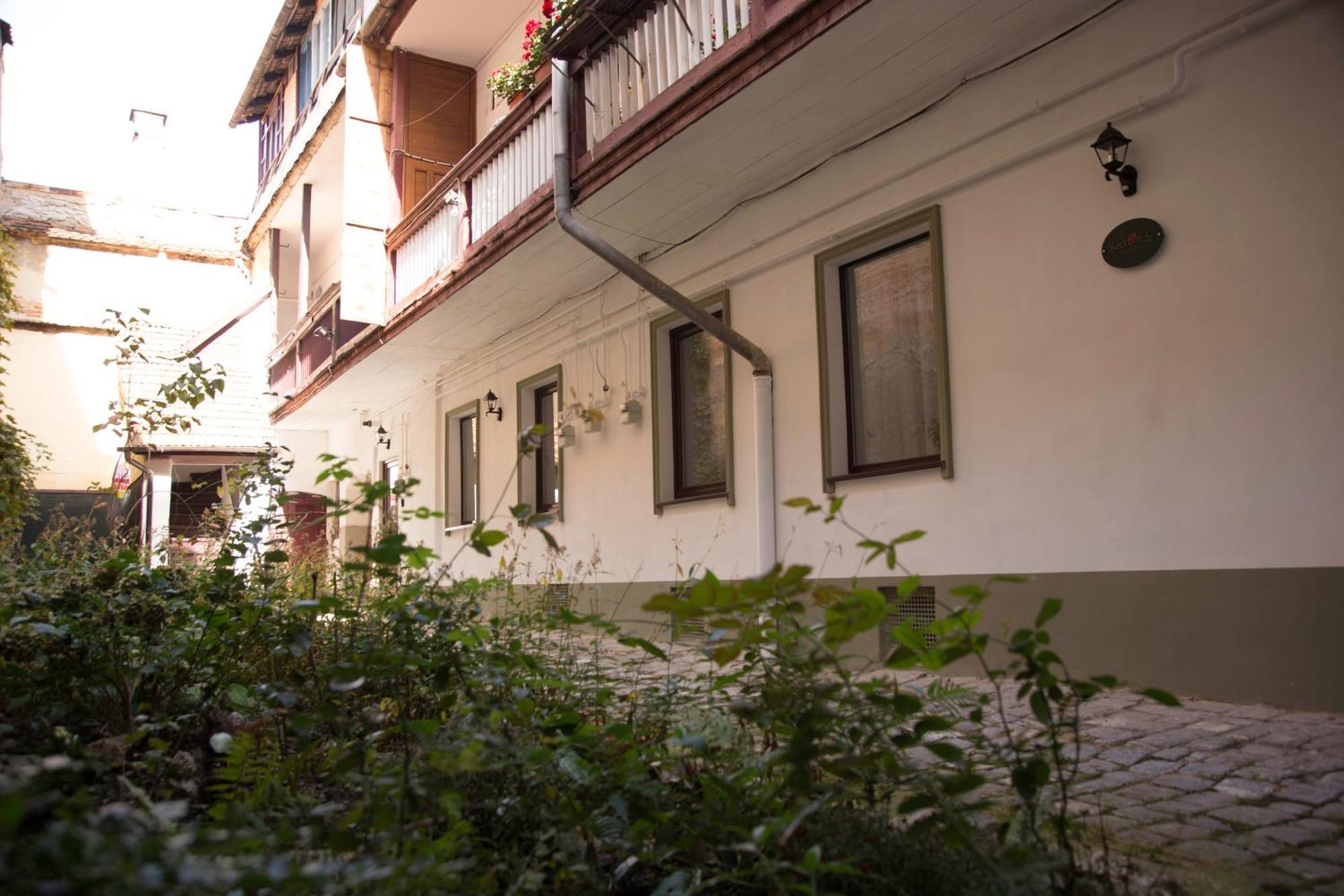 Seek And Hide - Little Julia'S Hideaway Braşov Buitenkant foto